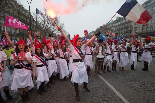 Crop tops or 'republican' dress? France debates schoolwear | iNFOnews.ca Crop tops or 'republican' dress? France debates schoolwear | iNFOnews.ca