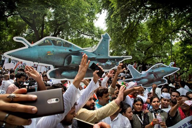 Indian defence minister in Paris amid jet deal controversy | iNFOnews.ca Indian defence minister in Paris amid jet deal controversy | iNFOnews.ca