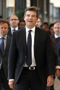 France's Socialist government dissolves amid acrimony in Cabinet over the stagnant economy | iNFOnews.ca
