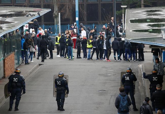 Clashes renew in Paris suburb over alleged police violence | iNFOnews.ca