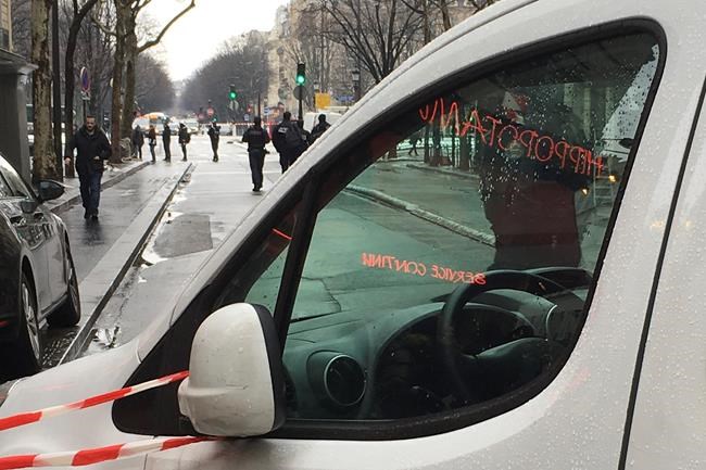 'Several' suspects on the run after bank robbery in Paris | iNFOnews.ca