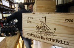 Discussion over glass of wine: is a US 'chateau' worthy to be sold in France and Europe? | iNFOnews.ca CP20225798
