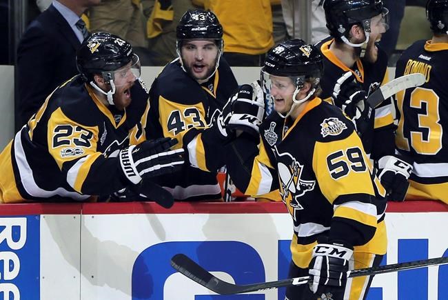 Murray outplays Rinne, Guentzel scores twice as Pens grab 2-0 series lead | iNFOnews.ca