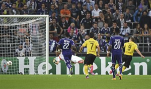 Real Madrid wins late, Liverpool loses as Champions League greats tested by upstarts | iNFOnews.ca CP30122959