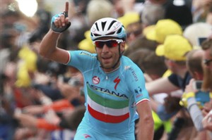 Italy's Nibali strips Kittel of yellow jersey with savvy win in 2nd stage at Tour de France | iNFOnews.ca CP29035499