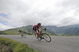 Playful Pole winks his way uphill to win 17th Tour stage, as no-nonsense Nibali cements lead | iNFOnews.ca CP29232818