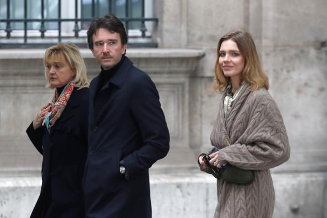 French tycoons show competitive streak over Notre Dame aid | iNFOnews.ca