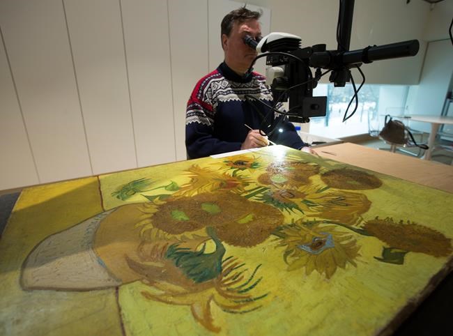 Van Gogh's 'Sunflowers' staying put in Amsterdam museum | iNFOnews.ca Van Gogh's 'Sunflowers' staying put in Amsterdam museum | iNFOnews.ca