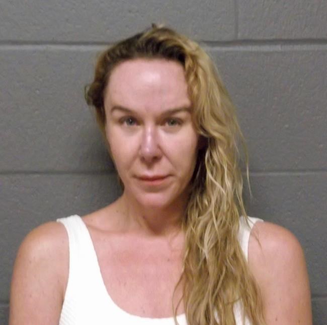 Woman arrested in New York in death of twin in cliff crash | iNFOnews.ca Woman arrested in New York in death of twin in cliff crash | iNFOnews.ca