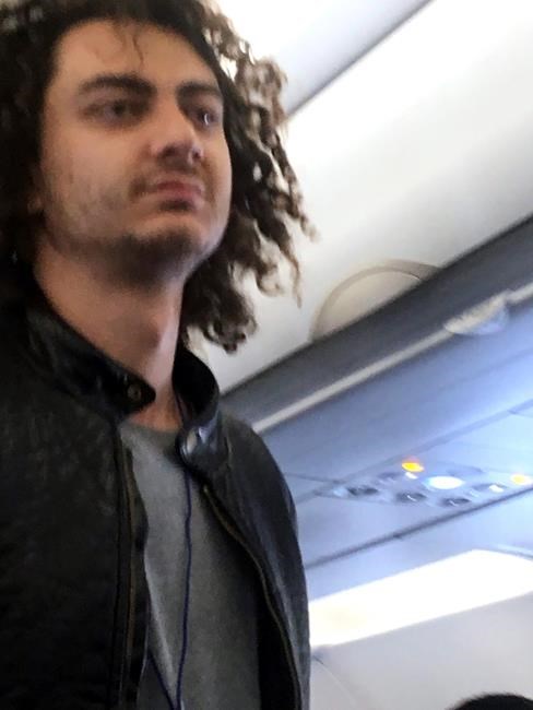 Passenger: airline was warned about disruptive man at gate | iNFOnews.ca