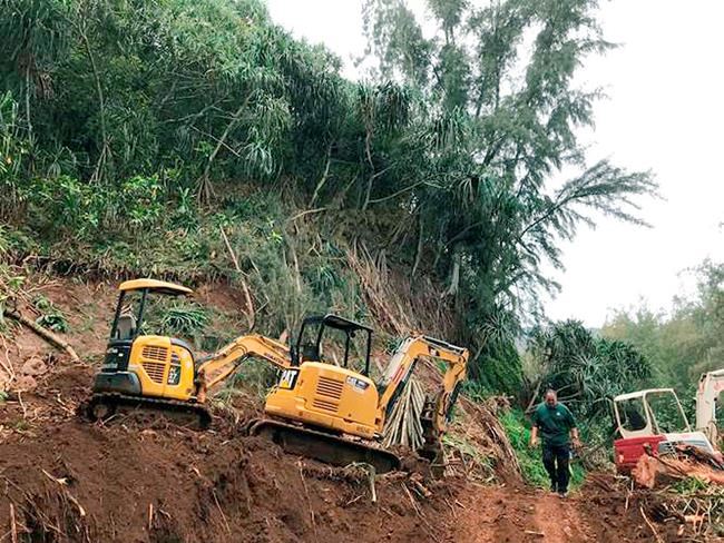 The Latest: 12 landslides fell on Kauai highway in April | iNFOnews.ca
