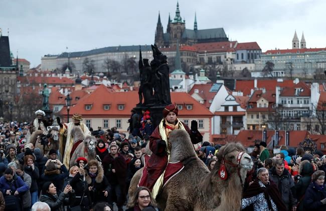 Crowds pack Spanish streets for colorful Epiphany parades | iNFOnews.ca