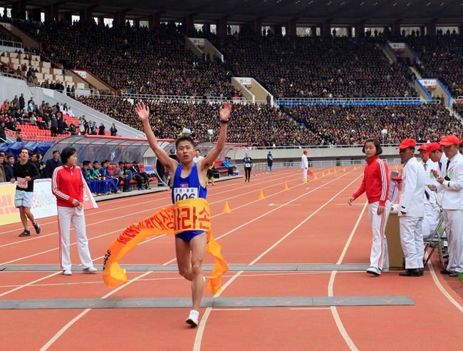 Hundreds of foreigners join Pyongyang race as tensions ease | iNFOnews.ca