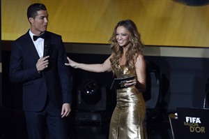 Cristiano Ronaldo wins FIFA Ballon d'Or award for 2014, beating Lionel Messi, Manuel Neuer | iNFOnews.ca CP31448797