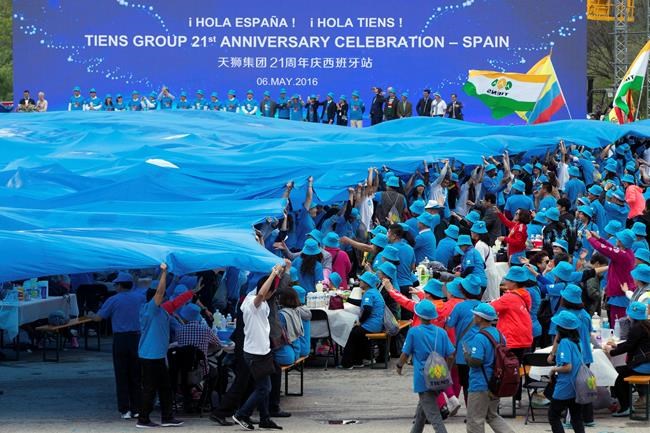 Chinese billionaire treats 3,000 workers to paella in Spain | iNFOnews.ca