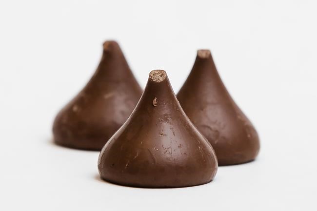 Bakers upset with missing tips on Hershey's Kisses candy | iNFOnews.ca