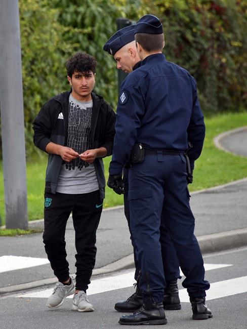 French police evacuate 557 migrants from makeshift camp | iNFOnews.ca French police evacuate 557 migrants from makeshift camp | iNFOnews.ca