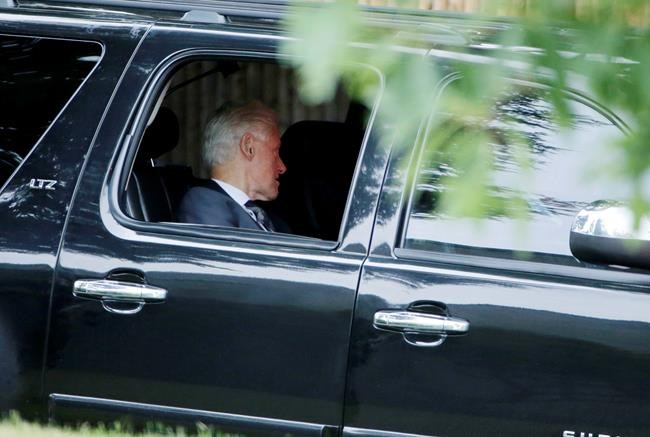 Clintons break from campaign to attend Rhode Island funeral | iNFOnews.ca Clintons break from campaign to attend Rhode Island funeral | iNFOnews.ca