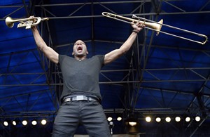 14-year-old's trombone stolen at gunpoint, he gets new 'Trombone Shorty' model from the pro | iNFOnews.ca CP29362224