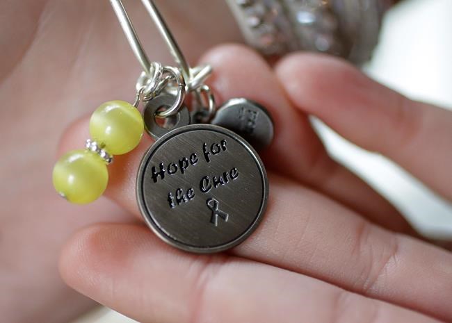 Travelling prom dress sisterhood honours friend lost to cancer | iNFOnews.ca Travelling prom dress sisterhood honours friend lost to cancer | iNFOnews.ca