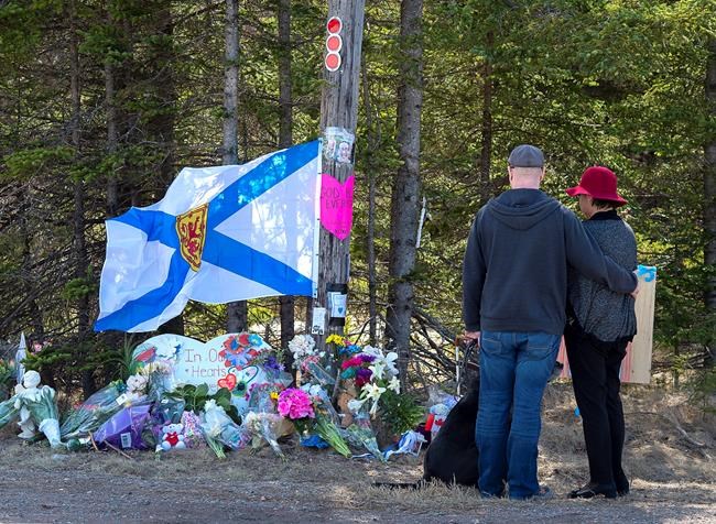 N.S. sets up help lines for citizens struggling amid mass shooting, pandemic | iNFOnews.ca N.S. sets up help lines for citizens struggling amid mass shooting, pandemic | iNFOnews.ca