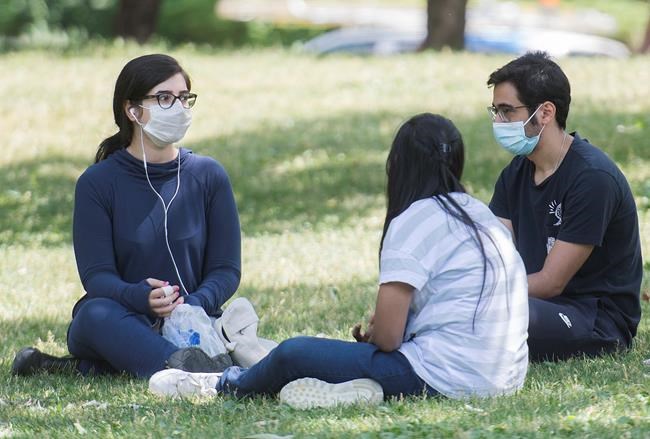 Sexologist likens face mask debate to condom debate: What can we learn from it? | iNFOnews.ca CP1150274592