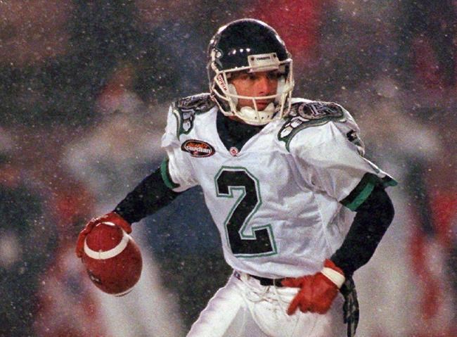 Flutie not surprised to see veteran NFL stars Brady, Brees still going strong | iNFOnews.ca