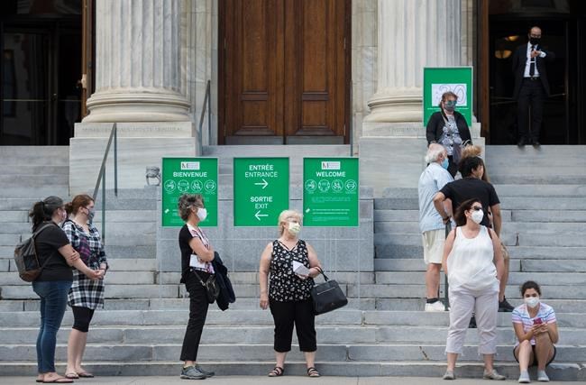 Cautious Canadians increasingly wearing masks, fear second wave of COVID: Poll | iNFOnews.ca