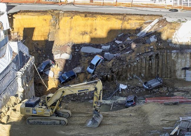 Huge sinkhole on Rome street swallows half-dozen cars | iNFOnews.ca