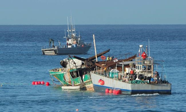 The Latest: Hawaii shipwreck awaits high tide for salvage | iNFOnews.ca The Latest: Hawaii shipwreck awaits high tide for salvage | iNFOnews.ca