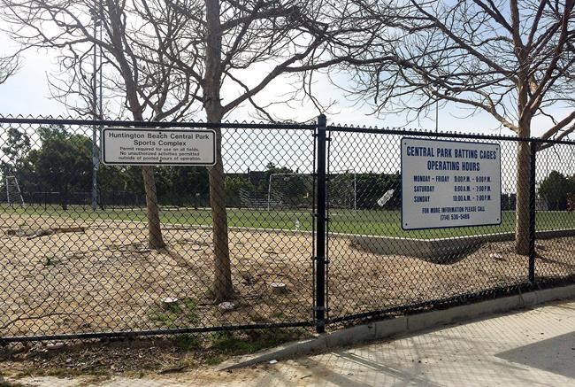 Police fatally shoot bloodied man chasing kids at park | iNFOnews.ca