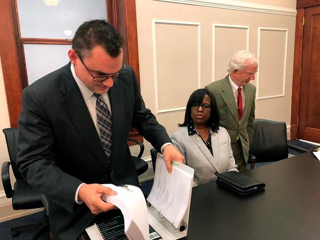 Kentucky's governor-lieutenant governor spat goes to court | iNFOnews.ca CP657104523