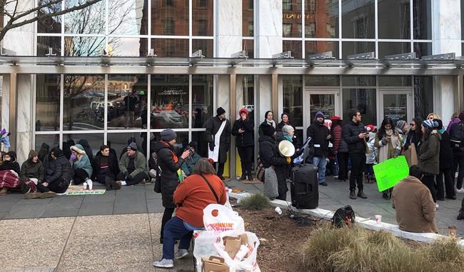 The Latest: Immigrant's supporters end courthouse protest | iNFOnews.ca