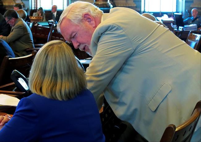 Kansas lawmakers OK new abortion rule with font requirement | iNFOnews.ca