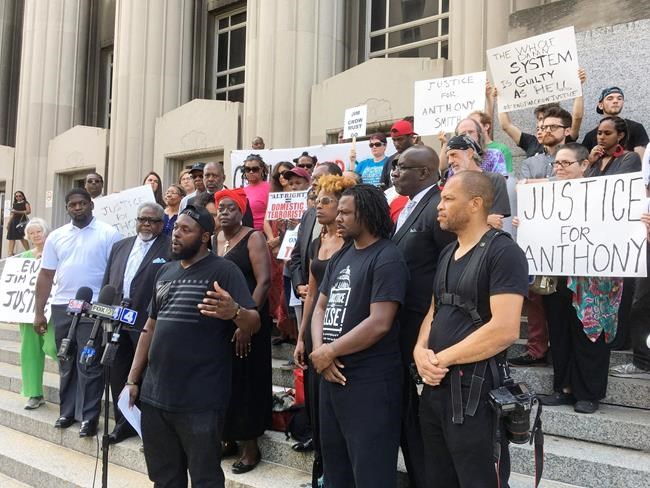 Mayor: St. Louis 'on edge' awaiting police shooting verdict | iNFOnews.ca Mayor: St. Louis 'on edge' awaiting police shooting verdict | iNFOnews.ca