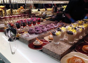 Visitors pack Vegas buffets for feasting; crab legs top turkey for most Thanksgiving diners | iNFOnews.ca CP30891574