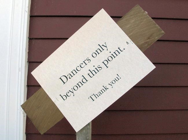 Vermont ballet group dances down on the farm | iNFOnews.ca