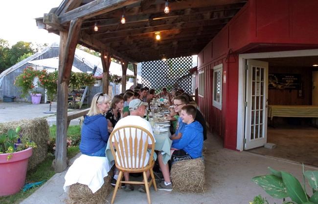 Farms drawing diners who eat near fields that produced food | iNFOnews.ca Farms drawing diners who eat near fields that produced food | iNFOnews.ca