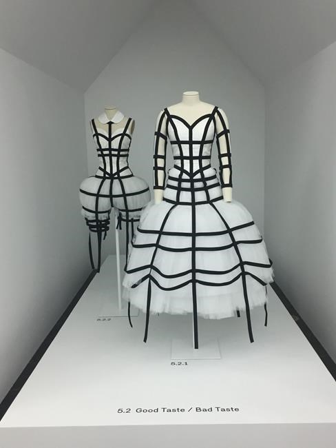 Met Gala: Inside, it's hard not to step on someone's dress | iNFOnews.ca