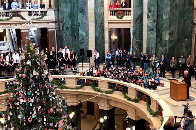 Wisconsin governor lights 'holiday' tree; choir sings carols | iNFOnews.ca