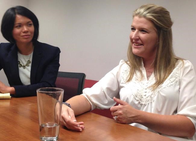 Suit: Pregnant Illinois officer forced to take unpaid leave | iNFOnews.ca