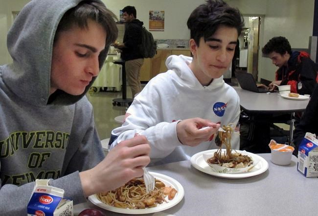 With Trump rollback, school lunch could get more white bread | iNFOnews.ca