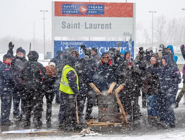 Canada Post warns of massive losses after back-to-work bill becomes law | iNFOnews.ca