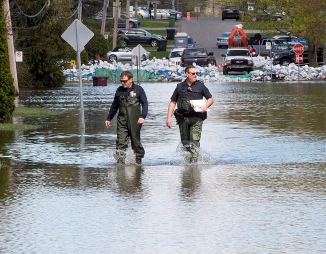 Quebec floods: situation stabilizing but water levels slow to drop | iNFOnews.ca Quebec floods: situation stabilizing but water levels slow to drop | iNFOnews.ca