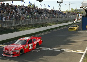 Justin Allgaier steals win from Jacques Villeneuve on last lap of NAPA 200 race | iNFOnews.ca CP19828401