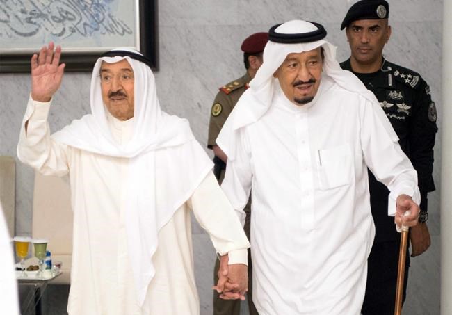 Kuwait's emir meets with Qatari leader amid diplomatic rift | iNFOnews.ca Kuwait's emir meets with Qatari leader amid diplomatic rift | iNFOnews.ca