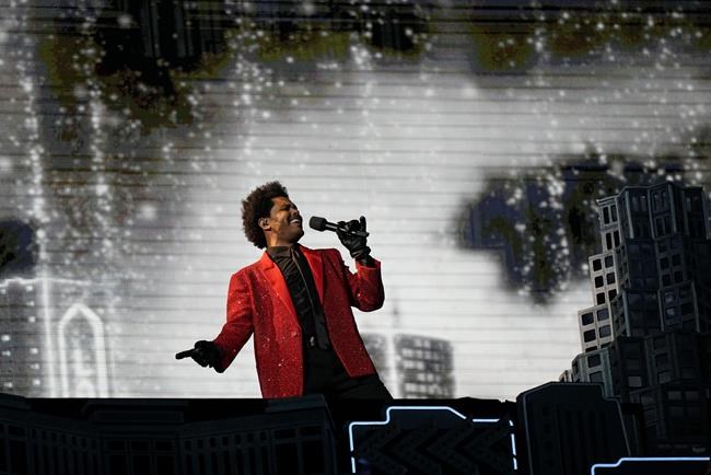 Review: Yawn, is it Monday yet? The Weeknd bores at halftime | iNFOnews.ca Review: Yawn, is it Monday yet? The Weeknd bores at halftime | iNFOnews.ca