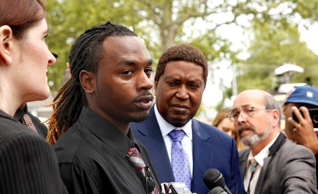 Black man punched by California officer files rights lawsuit | iNFOnews.ca