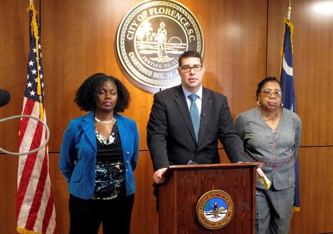 Videos show volunteer officer shooting at moving car | iNFOnews.ca