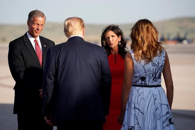 South Dakota governor, exposed to virus, joined Trump on jet | iNFOnews.ca South Dakota governor, exposed to virus, joined Trump on jet | iNFOnews.ca